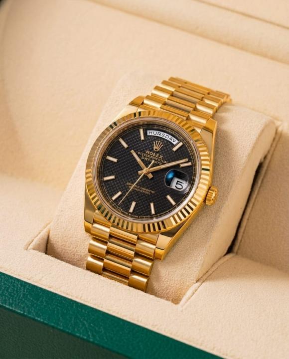 Rolex Daydate Full Gold With Black Dial Hover Image