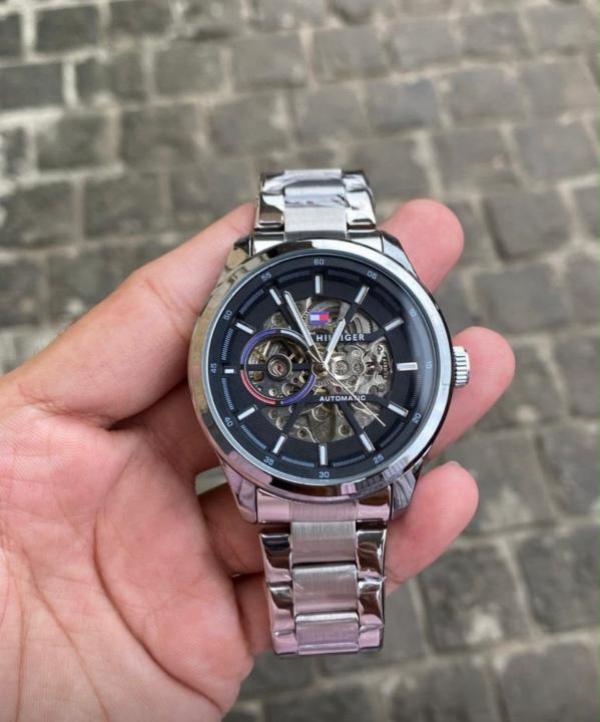 Tommy Hilfiger Auto Hover Image