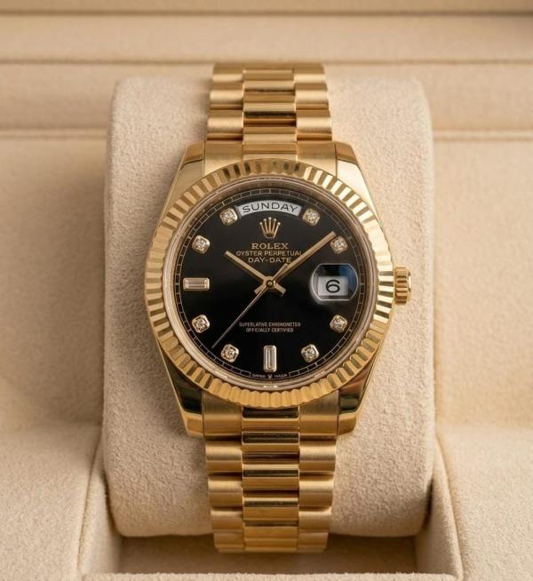 Rolex Daydatee Full Gold With Diamond Cut Hover Image